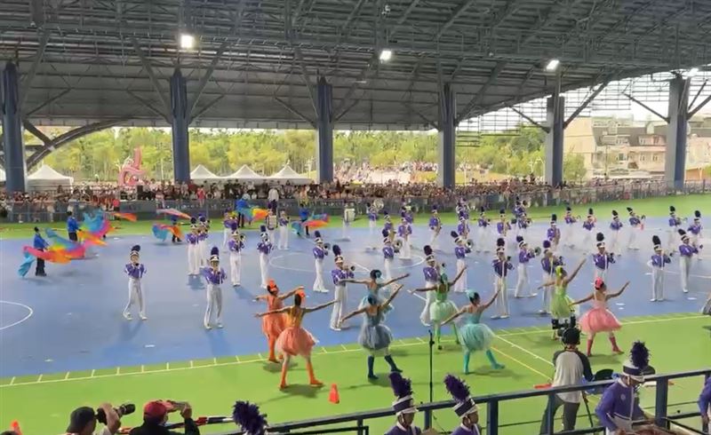 橘高校整齊的一致的隊形讓人印象深刻。（圖／翻攝畫面）