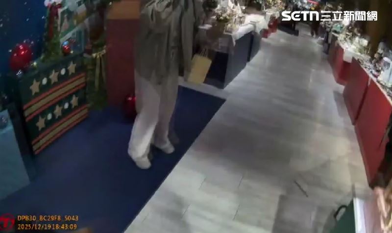 警察跑上南西誠品尋找傷者