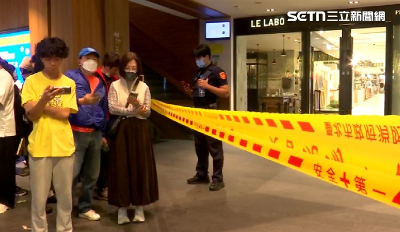 誠品南西店外警方分工,有的疏散人潮、有的上樓確認傷者