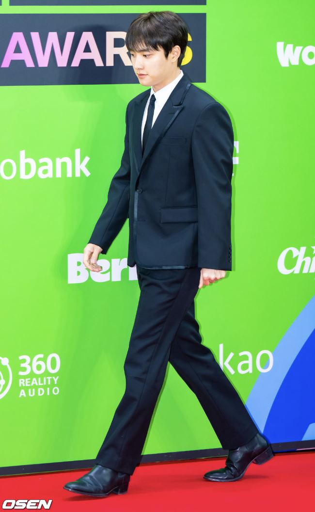 D.O.稍早現身MMA頒獎典禮。（圖／翻攝自OSEN）