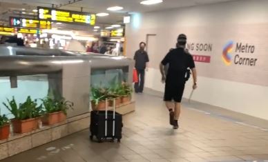 持刀殺人怎自保？專業3招:不怕丟臉能救人