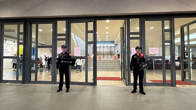 2025彰化歲末演唱會20日晚間在彰化縣立體育場登場，有鑑於台北19日晚間發生隨機傷人事件，彰化縣警察局全面提升維安部署，在出入口增派警力戒備。（警方提供）