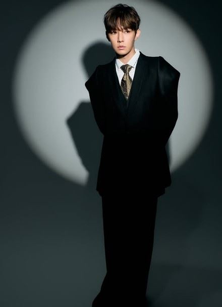 炎亞綸坦言，表面看似兄弟情深，實際相處卻並不輕鬆。（圖／翻攝自炎亞綸IG）