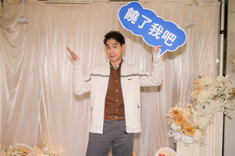 翁家明響應「傳愛過暖年」活動,霸氣捐出100道年菜,用行動傳遞溫暖。(圖/民視提供)