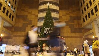 哀悼隨機攻擊案逝者　北車耶誕樹熄燈3天