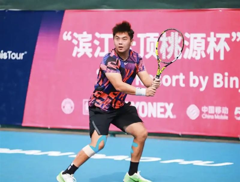 25歲中國網球選手逄仁龍頻傳打假球，讓體壇蒙羞。(圖/翻攝微博)