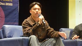 鄧愷威翻譯林博璞。（圖／臺灣師大提供） 