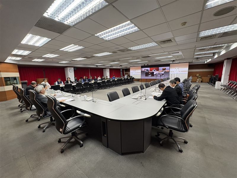 內政部長劉世芳與各縣市警察局長視訊，要求強化「公共場域及交通運輸勤務安全作為」。（圖／警政署提供）