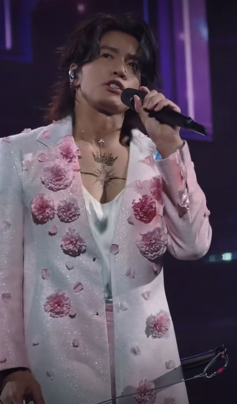 言承旭在演唱會上大秀胸肌,意外成為粉絲注目的焦點。(圖/翻攝自小紅書)