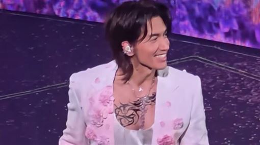 言承旭唱到一半胸肌跳動！全場焦點都在這