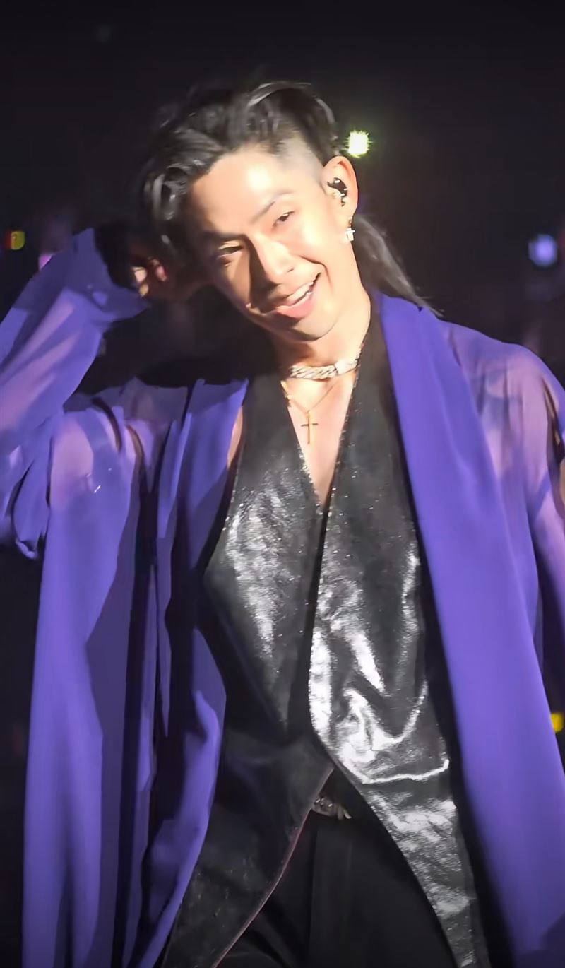 吳建豪在演唱會大秀好身材。(圖/翻攝自小紅書)