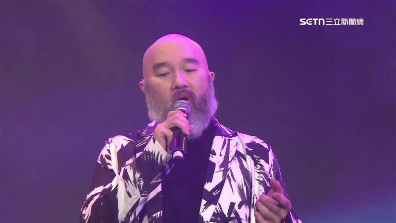 睽違舞台5年的歌手辛龍意外現身