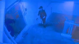 張文跳紙箱逃逸？警：1舉動與輕生者相似