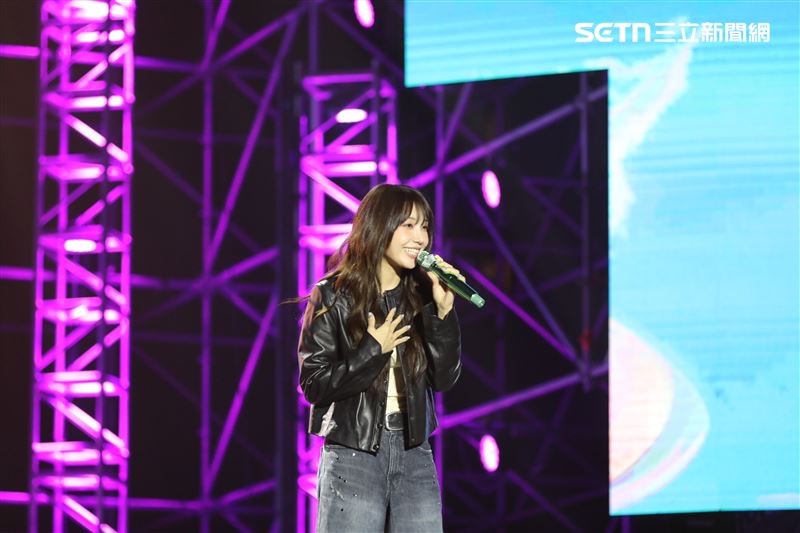 鄭恩地台暖心協尋走失孩童。（圖／台南市政府提供）