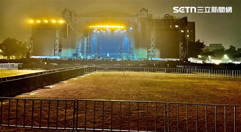 演唱會結束後市府團動員約60名人力，於活動結束後約1小時內即完成主場地清潔與復原。（圖／台南市政府提供）