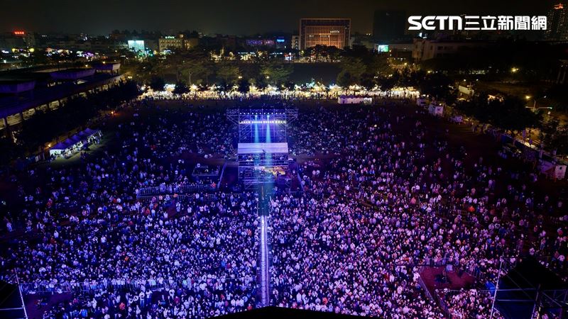 2026台南好young耶誕搖滾演唱會登場，15萬人朝聖嗨翻。（圖／台南市政府提供）