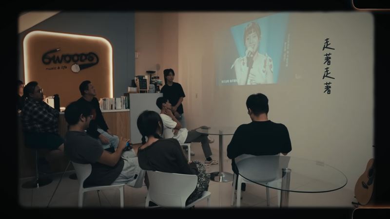 李芷婷〈笑一笑就好了〉MV回顧出道8年歷程。（圖／翻攝自李芷婷YouTube）