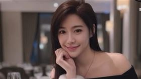 依依曬出絕美近照。（圖／翻攝自Threads @twins_ee_）