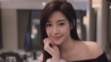 依依離婚2年解放 胸前開挖「超深谷」全爆