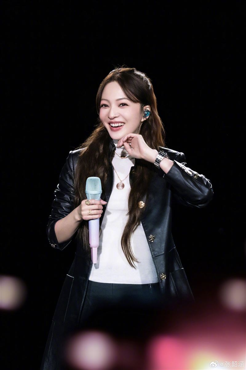張韶涵在中國惠州唱會上，親自回應舞台造型相關話題。（圖／翻攝自微博）