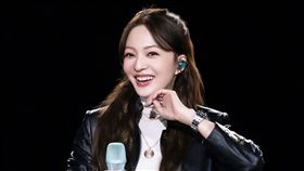 張韶涵在中國惠州唱會上，親自回應舞台造型相關話題。（圖／翻攝自微博）