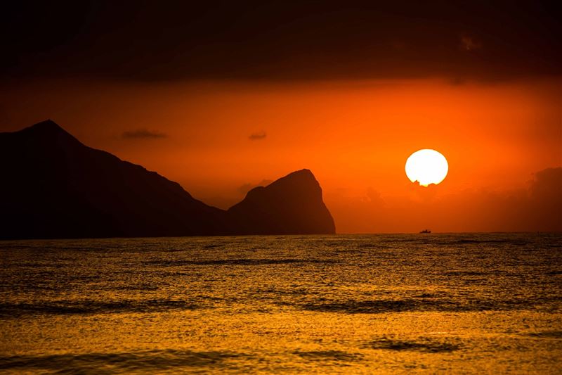 礁溪老爺帶旅客迎曙光，欣賞海天一線與龜山島美景。（圖／飯店旅宿業者提供）