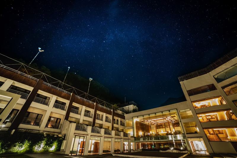 太魯閣晶英酒店的夜景十分迷人，抬頭就是滿天星光。（圖／飯店旅宿業者提供）