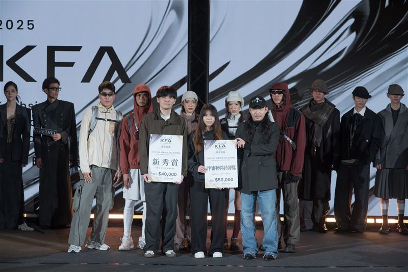 首度設立的「評審團特別獎」以高雄城市意象為靈感，透過服裝設計詮釋港都文化特色，深化在地創作能量。（圖／高雄市政府提供）