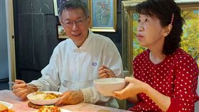 陳佩琪今（21）天下午貼照發文表示，老天有眼、上天垂憐，今年冬至，我們團圓了，但她也再度抱怨司法輕賤柯文哲。（圖／翻攝自陳佩琪臉書）