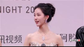 陳都靈今出席活動露出牙齒。（圖／翻攝騰訊微博）