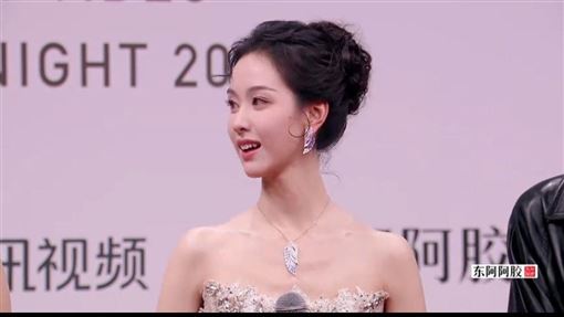 遭爆「牙齒冒異狀」！陳都靈首現身全被拍