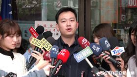 語帶哽咽！酸民質疑圍捕張文不力　所長：不是只有殉職才值得尊敬。中山一派出所長李欣鴻。（圖／翻攝畫面）