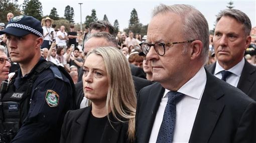 邦迪海灘恐攻滿一週　澳洲舉國哀悼