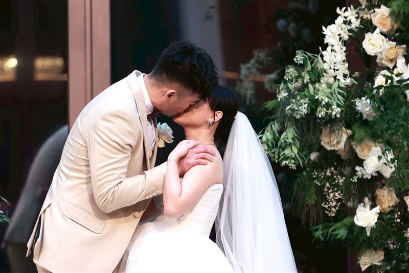 王齊麟、陳詩媛熱吻。（圖／記者鄭孟晃攝影）