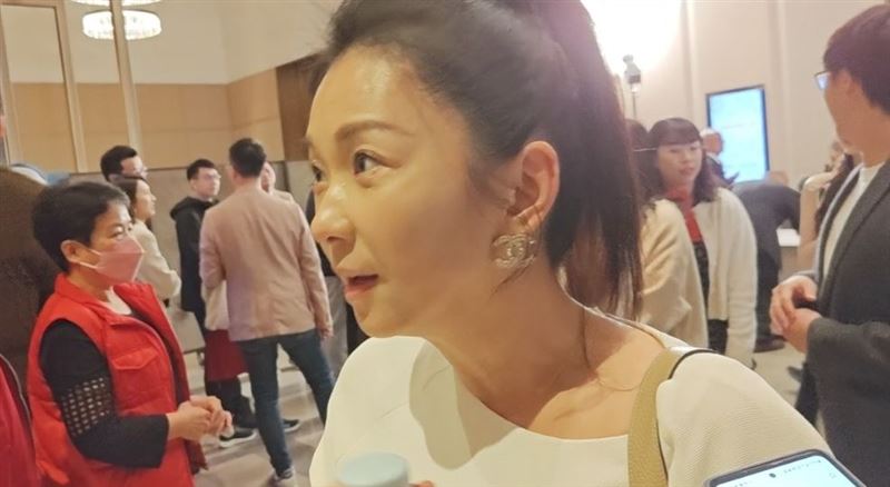 六月（圖）出席王齊麟、陳詩媛婚宴。（圖／記者鍾智凱攝影）