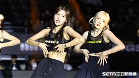 TPBL例行賽，韓籍啦啦隊員全恩菲和新北國王啦啦隊QUEENS跳開場舞。（圖／記者劉彥池攝影）