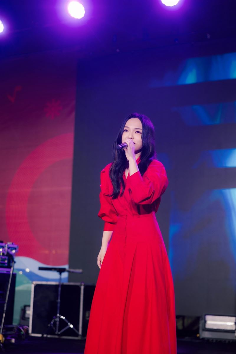 金曲歌后徐佳瑩溫暖嗓音療癒每一位回港的民眾。(圖/基隆市文化觀光局提供)