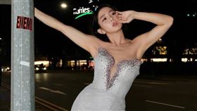 郭書瑤受邀擔任「新加坡首屆金獅大賞頒獎典禮」頒獎嘉賓。（圖／混血兒娛樂提供）