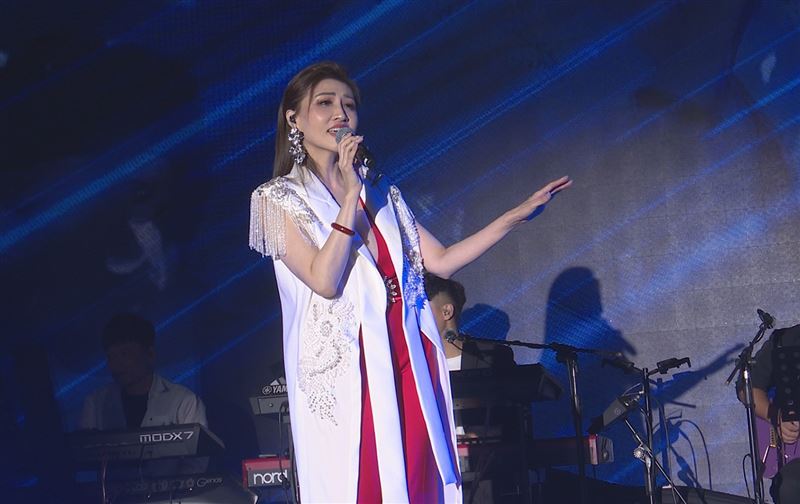 楊惠絜舉辦「星光璀璨2025公益演唱會」。（圖／音圓唱片提供）