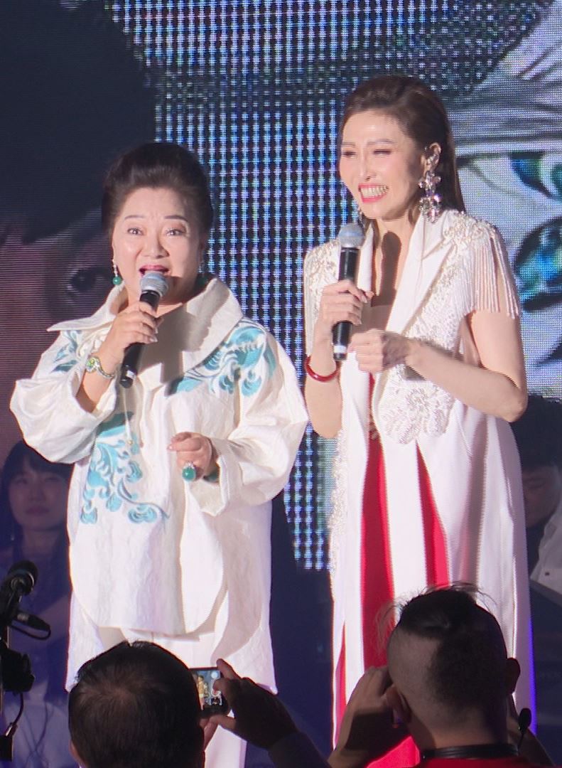 白冰冰（左）特別站台力挺楊惠絜（右）。（圖／音圓唱片提供）