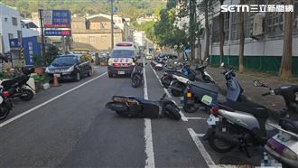 高雄人行道煙霧瀰漫　他載40cm長刀嚇死人