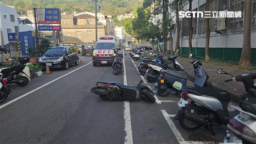 高雄人行道煙霧瀰漫　他載40cm長刀嚇死人