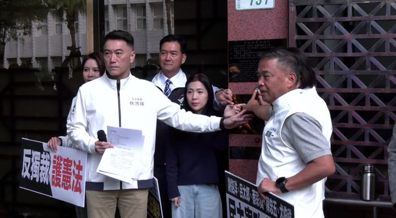 國民黨團按鈴提告「大法官謝銘洋、呂太郎、蔡彩貞、陳忠五、尤伯祥濫權瀆職、枉法裁判」（圖／翻攝畫面）