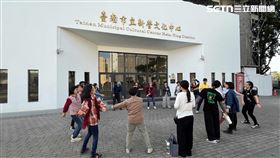 結合走讀與身體感知！「溪北風景線」環境劇場，打開城市戶外展演舞台。（圖／南市文化局提供）