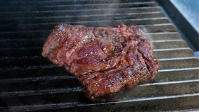 牛室炙燒牛排一次關2間店。（圖／翻攝自官方臉書）