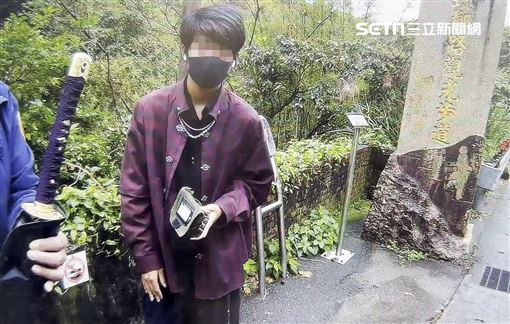 九份驚現「武士刀男」　警力上下包圍逮捕
