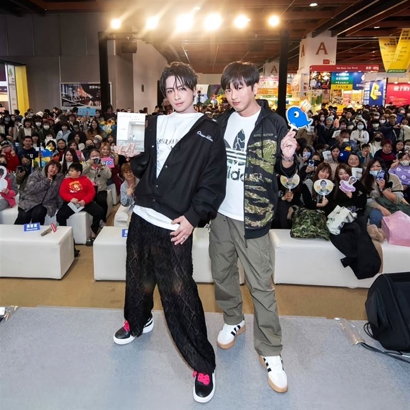 小村日前還公開現身Toro簽書會。（圖／翻攝自IG @torocompany1002）&nbsp;