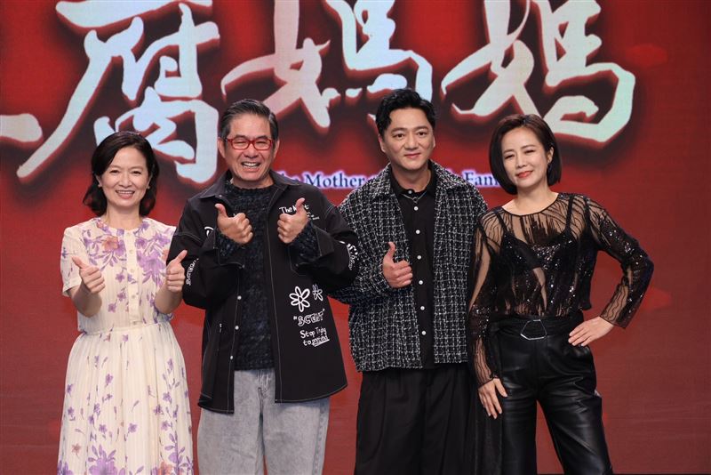 由謝瓊煖（左一）、洪都拉斯（左二）等人主演的《豆腐媽媽》時段被瓜分。（圖／記者鄭孟晃攝影）