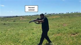 槍手兒子納維德練習射擊。（圖／翻攝自新南威爾斯法院網站） 