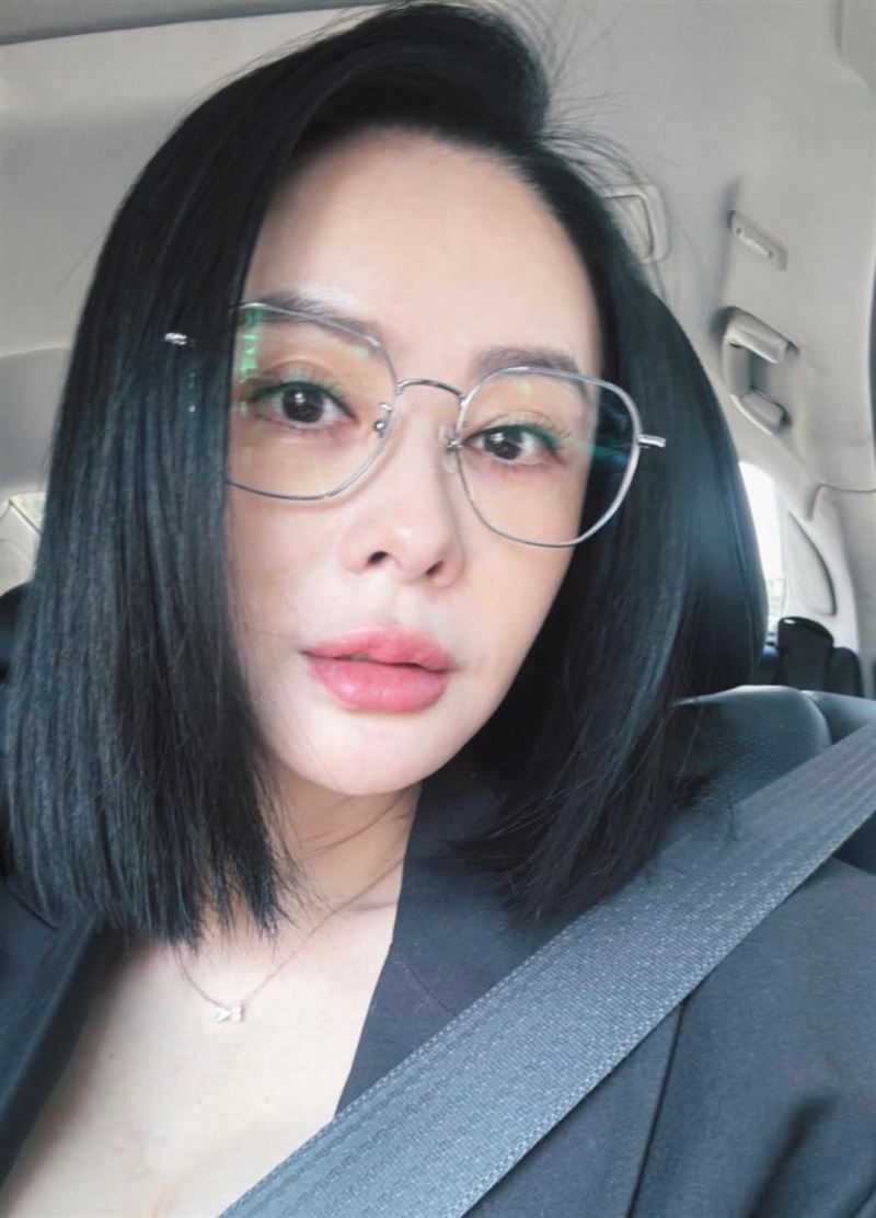 蕭淑慎凍齡美貌震撼網友。（圖／翻攝自蕭淑慎臉書）